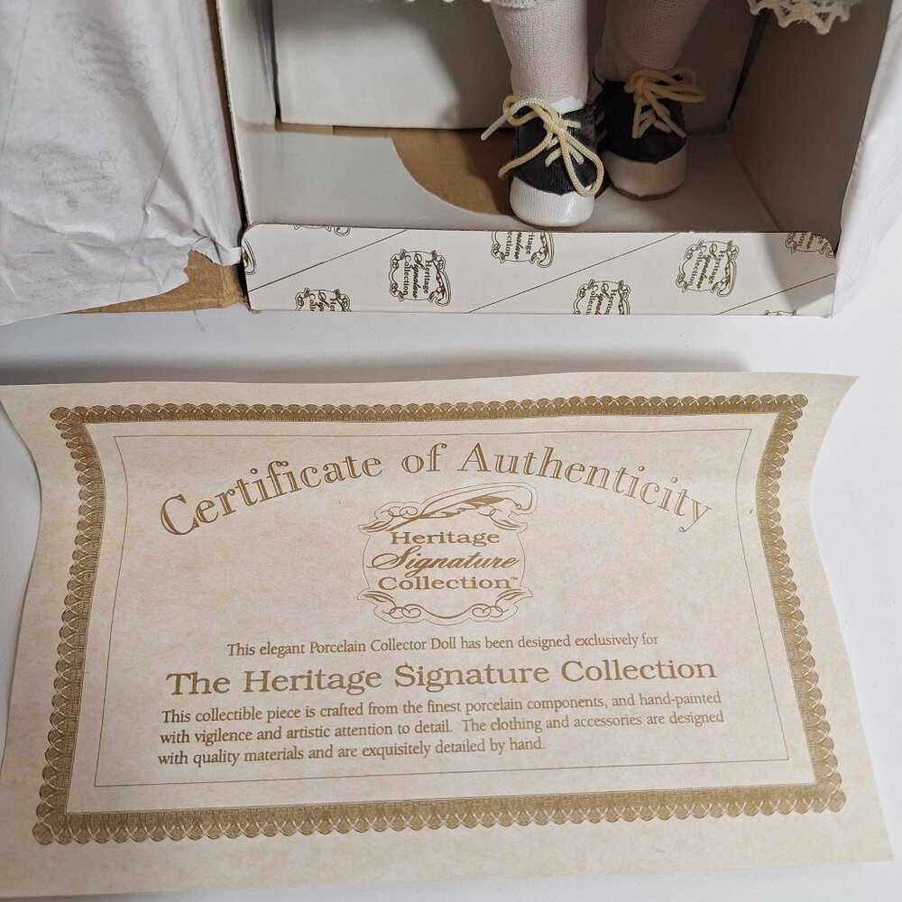 50s Tribute Porcelain Doll Poodle Skirt 16" COA Heritage Signature - Picture 5 of 13